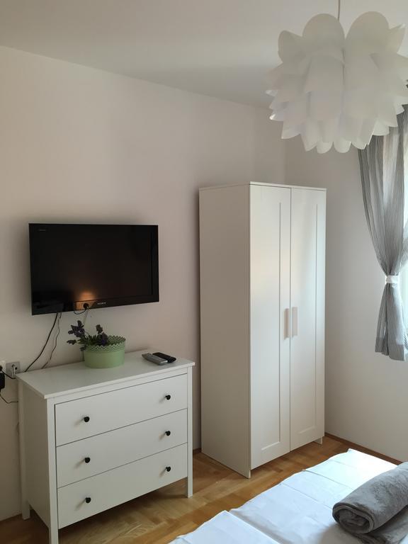 Apartments Papalinna By Moro Malinska Habitación foto